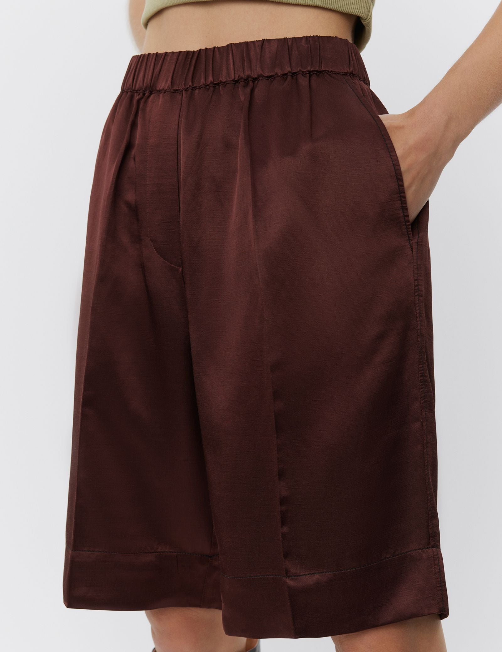 DAY Birger ét Mikkelsen Denny - High Shine Blend Shorts 191317 Bitter Chocolate..